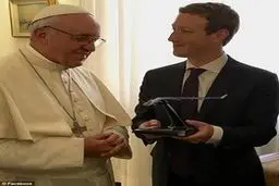 پهپادی که مدیر فیسبوک به پاپ هدیه داد/تصاویر