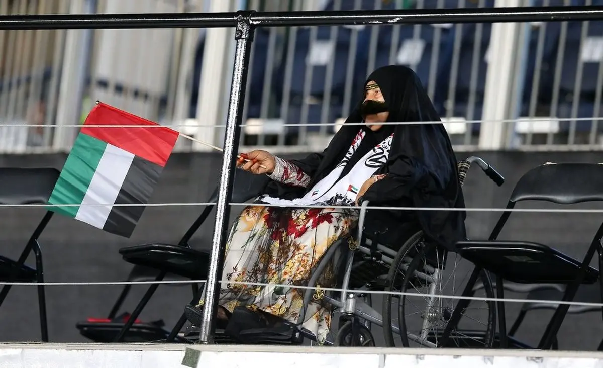 تصویری خاص از یک هوادار محجبه در افتتاحیه جام ملت‌ها/عکس