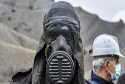 تصاویر عملیات نجات معدنچیان دامغانی مانده زیر آوار