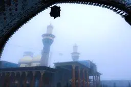 حال وهوای مه آلود حرم امامین کاظمین (ع)/عکس