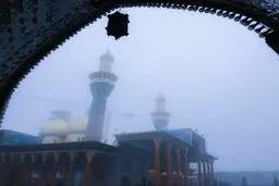 حال وهوای مه آلود حرم امامین کاظمین (ع)/عکس