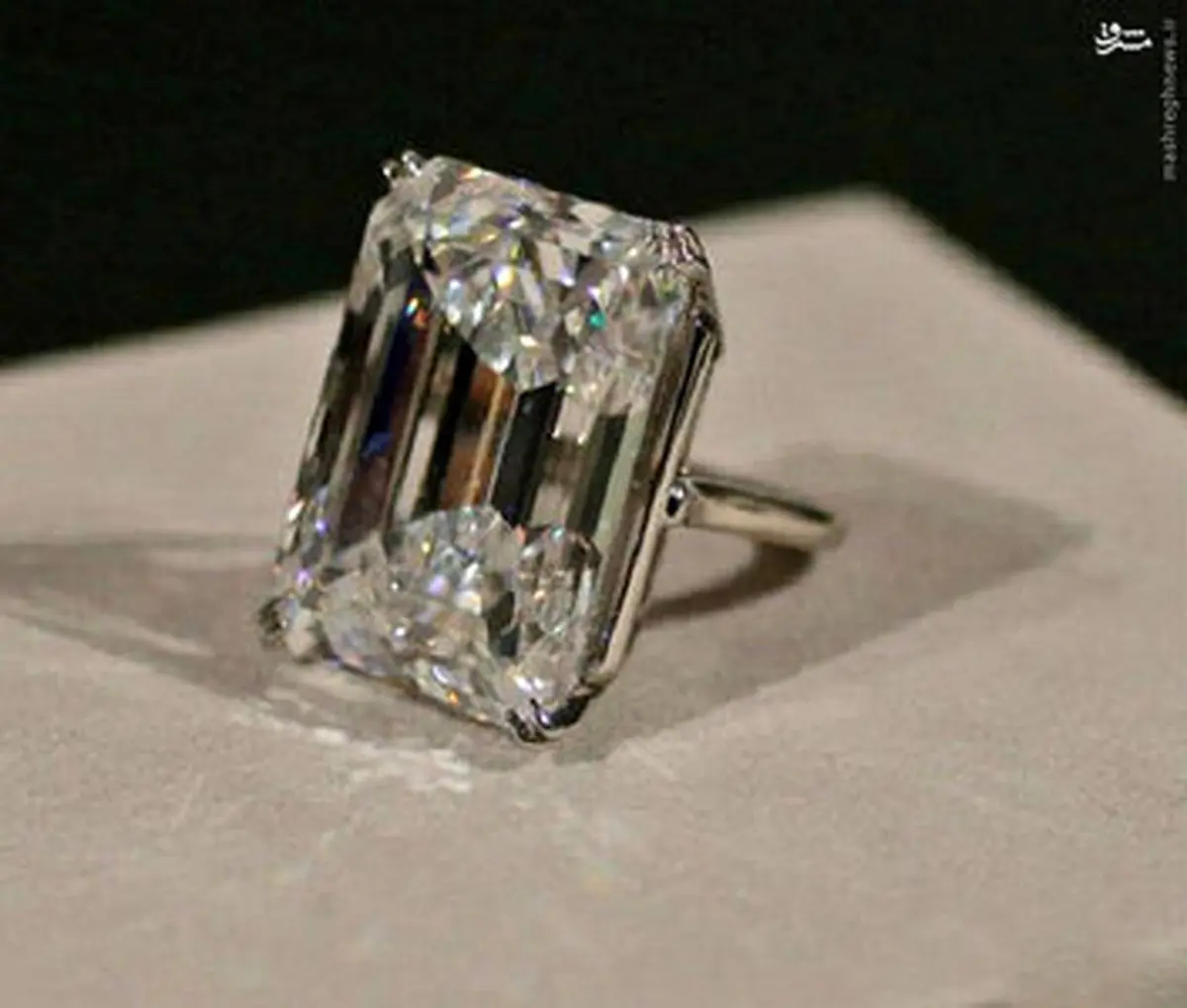 انگشتر ۲۲ میلیون دلاری/ عکس