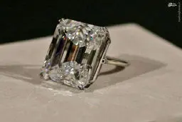 انگشتر ۲۲ میلیون دلاری/ عکس