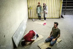 نماز خواندن دختران و پسران در استادیوم آزادی!+عکس