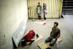 نماز خواندن دختران و پسران در استادیوم آزادی!+عکس