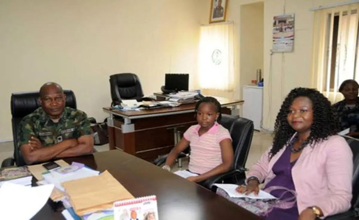 کودک 9 ساله ای که کتاب می‌نویسد + تصویر