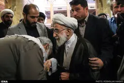 دست بوسی آیت الله جنتی توسط سردار نقدی/عکس