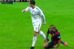 لگد رونالدو دور از چشم داور+عکس