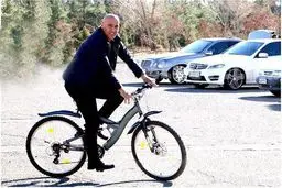 دوچرخه سواری علیرضا منصوریان در تمرین استقلال/عکس