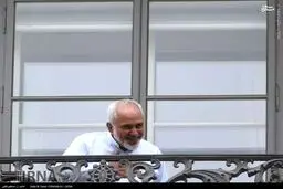 صحبت ظریف با خبرنگاران از بالکن/تصاویر
