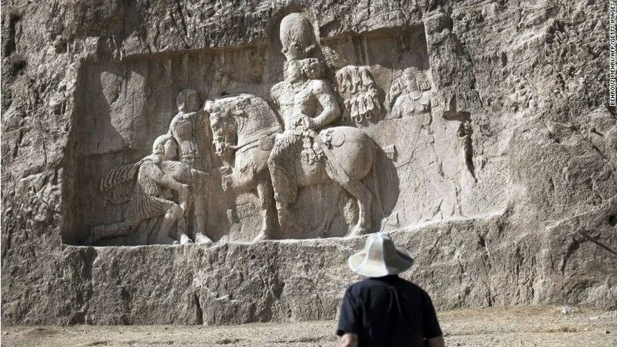 ترامپ هم نتوانست سفر «توریست‌ها» به ایران را کمرنگ کند /سی‌ان‌ان: جوانان اروپایی با کوله‌پشتی راهی ایران می‌شوند /دردسرهای مالی تحریم هنوز پابرجاست /هتل‌ها و شرکت‌های هواپیمایی در صف ورود به ایران