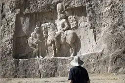 ترامپ هم نتوانست سفر «توریست‌ها» به ایران را کمرنگ کند /سی‌ان‌ان: جوانان اروپایی با کوله‌پشتی راهی ایران می‌شوند /دردسرهای مالی تحریم هنوز پابرجاست /هتل‌ها و شرکت‌های هواپیمایی در صف ورود به ایران