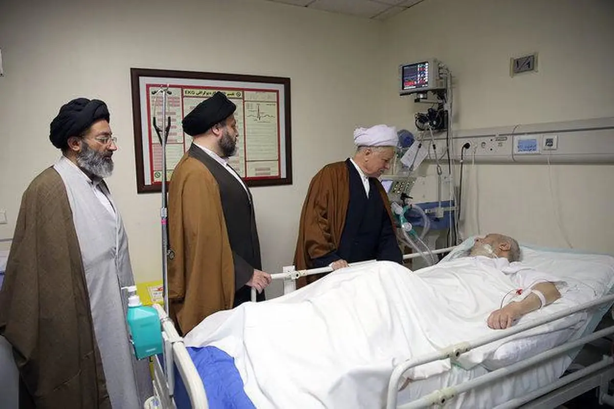 عیادت هاشمی رفسنجانی از موسوی اردبیلی/عکس