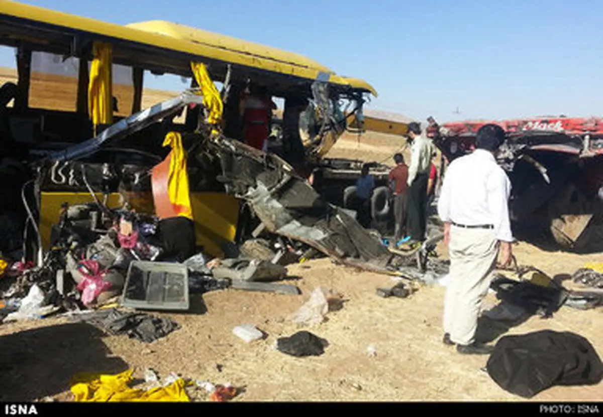 برخورد وحشتناک اتوبوس با تریلر/تصاویر