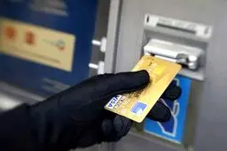 سارقان 677 میلیون پول به جیب زدند