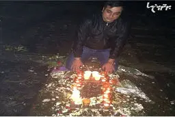 حضور شبانه احسان حدادی بر سر مزار مرتضی پاشایی/ عکس