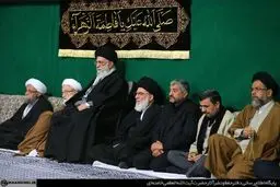 حضور احمدی نژاد در عزاداری بیت رهبری/ عکس