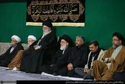 حضور احمدی نژاد در عزاداری بیت رهبری/ عکس