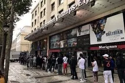 صف طولانی پاریسی‌ها برای خرید پیراهن شماره 10 جدید پی‌اس‌جی