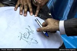 تصاویری از پلاکاردهای اعتراضی مردم درباره انتقال آب کارون/ نفت که رفت، کارون را نمی‌گذاریم