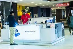 آغاز به کار جزیره‌ خدمات هوآوی در مراکز خرید کورش و ارگ