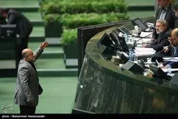 گفتگوی متفاوت قاضی پور با هیات رئیسه مجلس/عکس