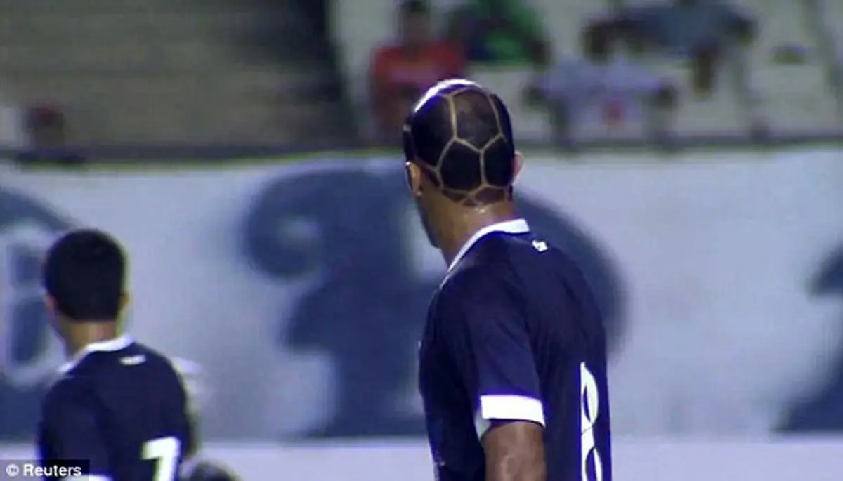 مدل موی عجیب بازیکن فوتبال/ عکس