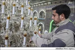 غبار روبی لوسترهای حرم امام حسین (ع) /گزارش تصویری