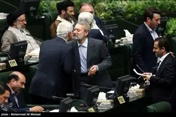احوال پرسی گرم لاریجانی با رئیس بانک مرکزی دولت احمدی نژاد/ عکس