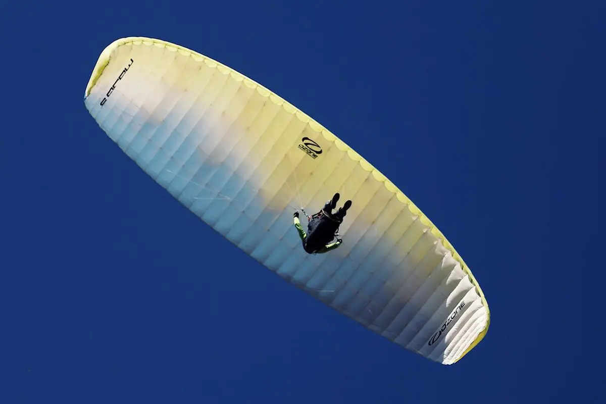 مسابقات پرواز با پاراگلایدر در همدان