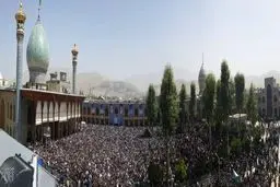 نمایی متفاوت از حضور مردم شیراز در سخنرانی رییس جمهور در شاهچراغ/عکس