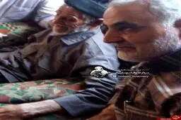عکسی از سردار سلیمانی در کنار پدرش