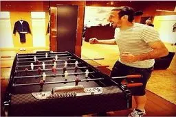 خوشحالی آندو از پیروزی در فوتبال دستی/ عکس