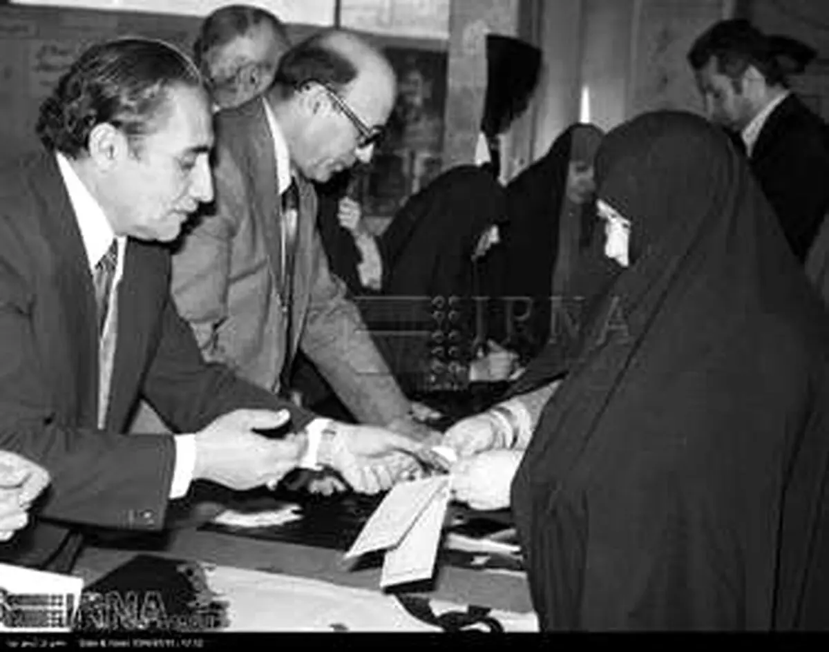 روایت تصویری از 12 فروردین 1358؛ روز جمهوری اسلامی