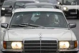 رئیس مجلس بنز سوار/ تصاویر