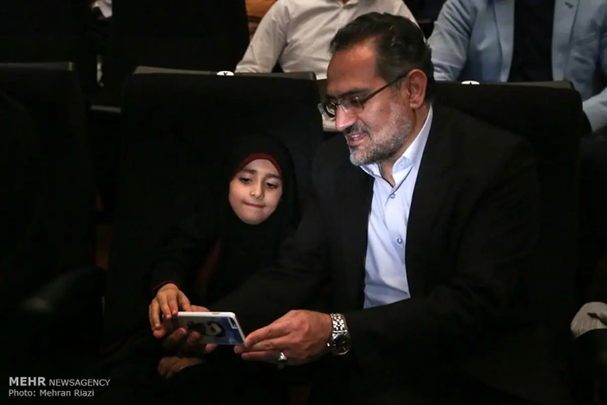 طرح جالب قاب موبایل دختر یک شهید/عکس