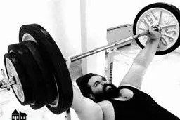 رضا صادقی در باشگاه پرورش اندام +عکس