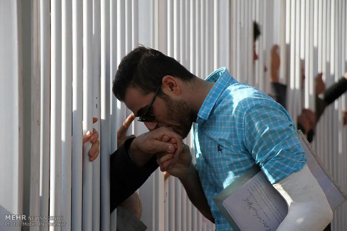 تصاویری احساسی از اعزام مشمولان به خدمت سربازی و گریه مادران