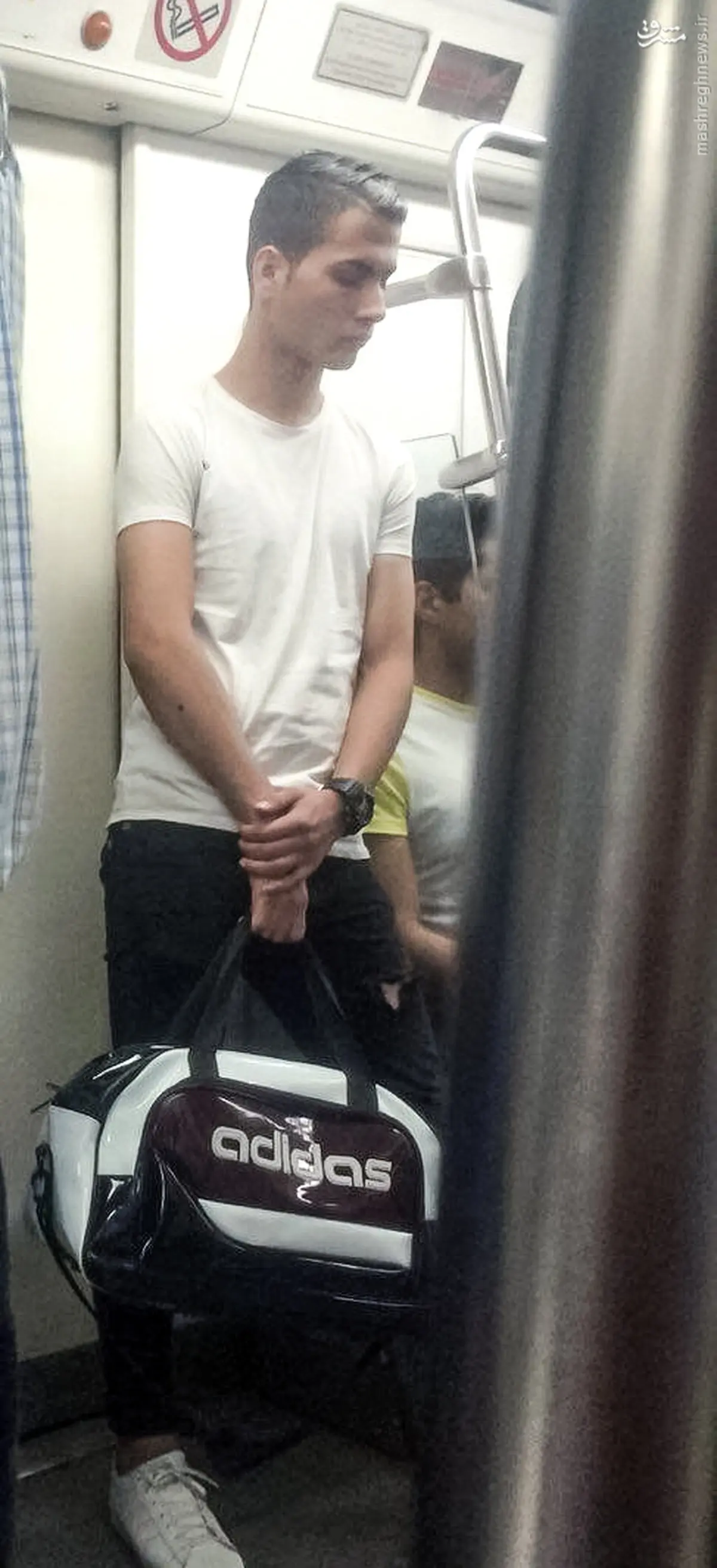 بدل کریس رونالدو در مترو تهران/ عکس