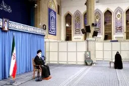 انتقام قطعی است / بیش از رفع تحریم به فکر خنثی کردن تحریم باشید / به دشمن اعتماد نکنید / اروپا دورویی خود را نشان داد/ مگر نمی گویید با دنیا می شود مذاکره کرد، با عناصر داخلی نمی شود مذاکره کرد؟ / از مسئولین حمایت می کنم به شرط آنکه به اهداف ملت پایبند با