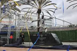 رونمایی باشگاه لس آنجلس گلکسی از مجسمه دیوید بکام/تصاویر