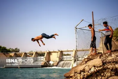 شنا در رودخانه