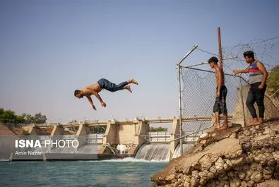 شنا در رودخانه