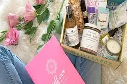 13 ایده منحصر به فرد خرید هدیه برای خانم‌ها در سال 2022