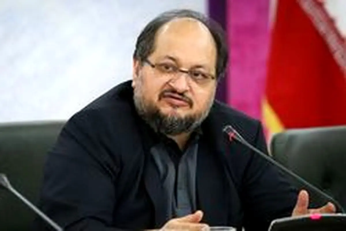 شریعتمداری:  بايد به معيشت كارگران توجه شود