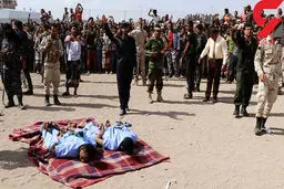 اعدام 2 شیطان با دستان بسته / گردن محمد 12 ساله را هم بریده بودند + عکس 16+