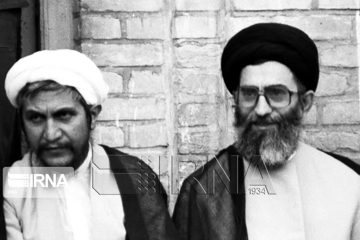تصویری کمتر دیده شده از رهبر انقلاب و آیت الله صانعی
