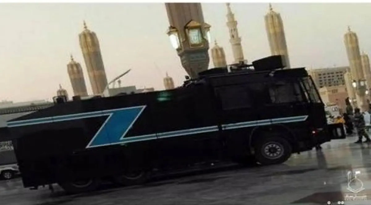 عکس:خودرو زرهی پیشرفته آمریکایی در حرم پیامبر(ص)