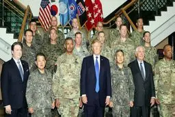 عکس یادگاری ترامپ با فرماندهان نظامی آمریکا