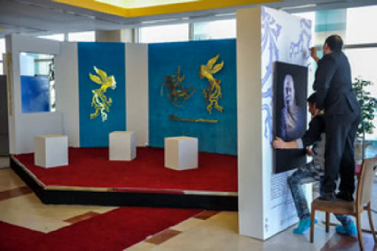 گزارشی تصویری از ساعات اولیه شروع سی و سومین جشنواره‌ی بین المللی فیلم فجر